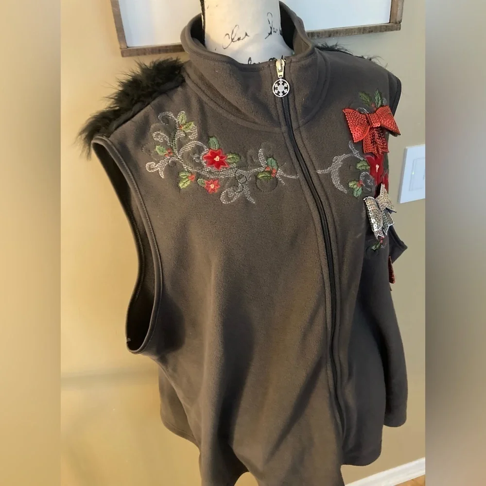 Christmas holiday vest Holiday editions size 3X woman’s black red feathe…